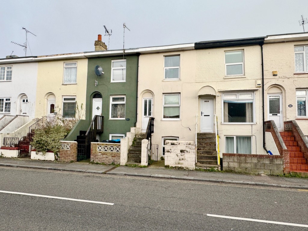 Lot: 47 - THREE STOREY FREEHOLD HOUSE INVESTMENT - Front of property